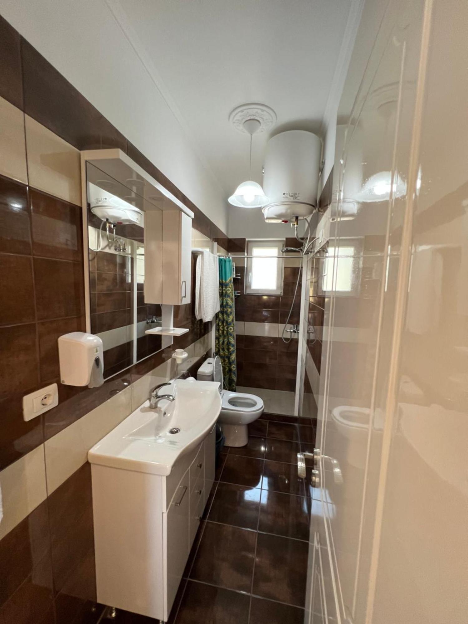 Adriatik Guesthouse เปอร์เมต ภายนอก รูปภาพ