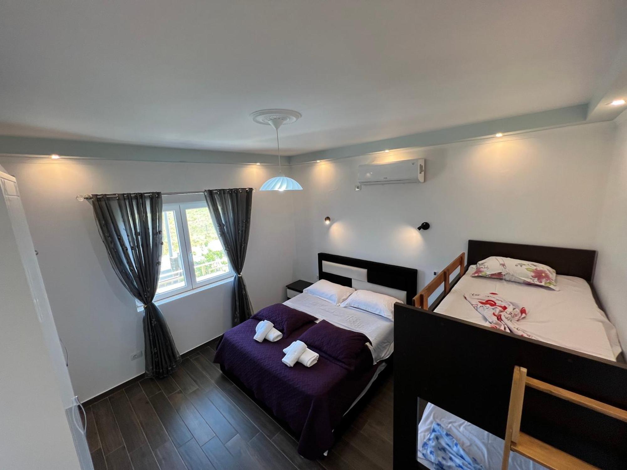 Adriatik Guesthouse เปอร์เมต ภายนอก รูปภาพ