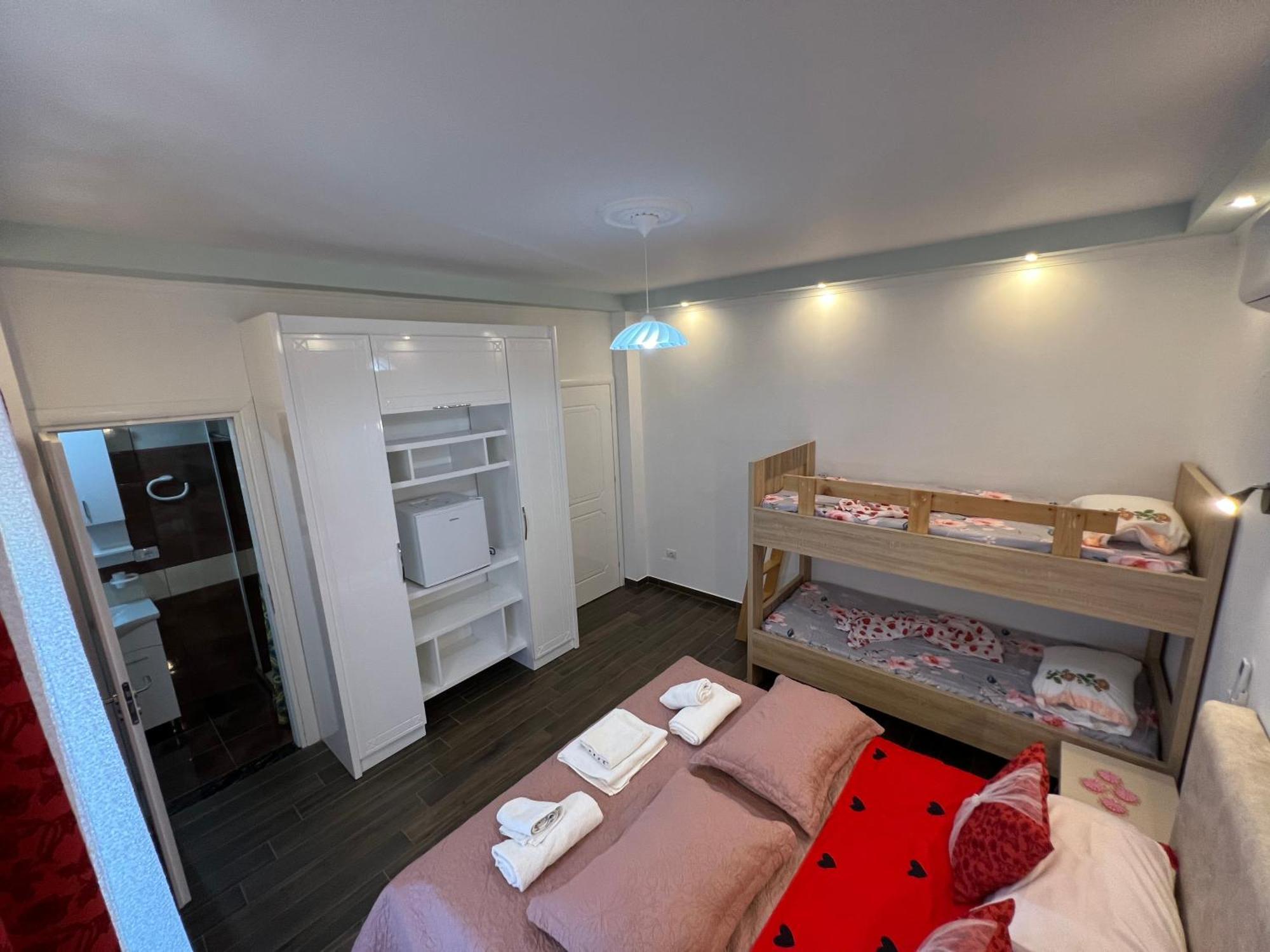 Adriatik Guesthouse เปอร์เมต ภายนอก รูปภาพ
