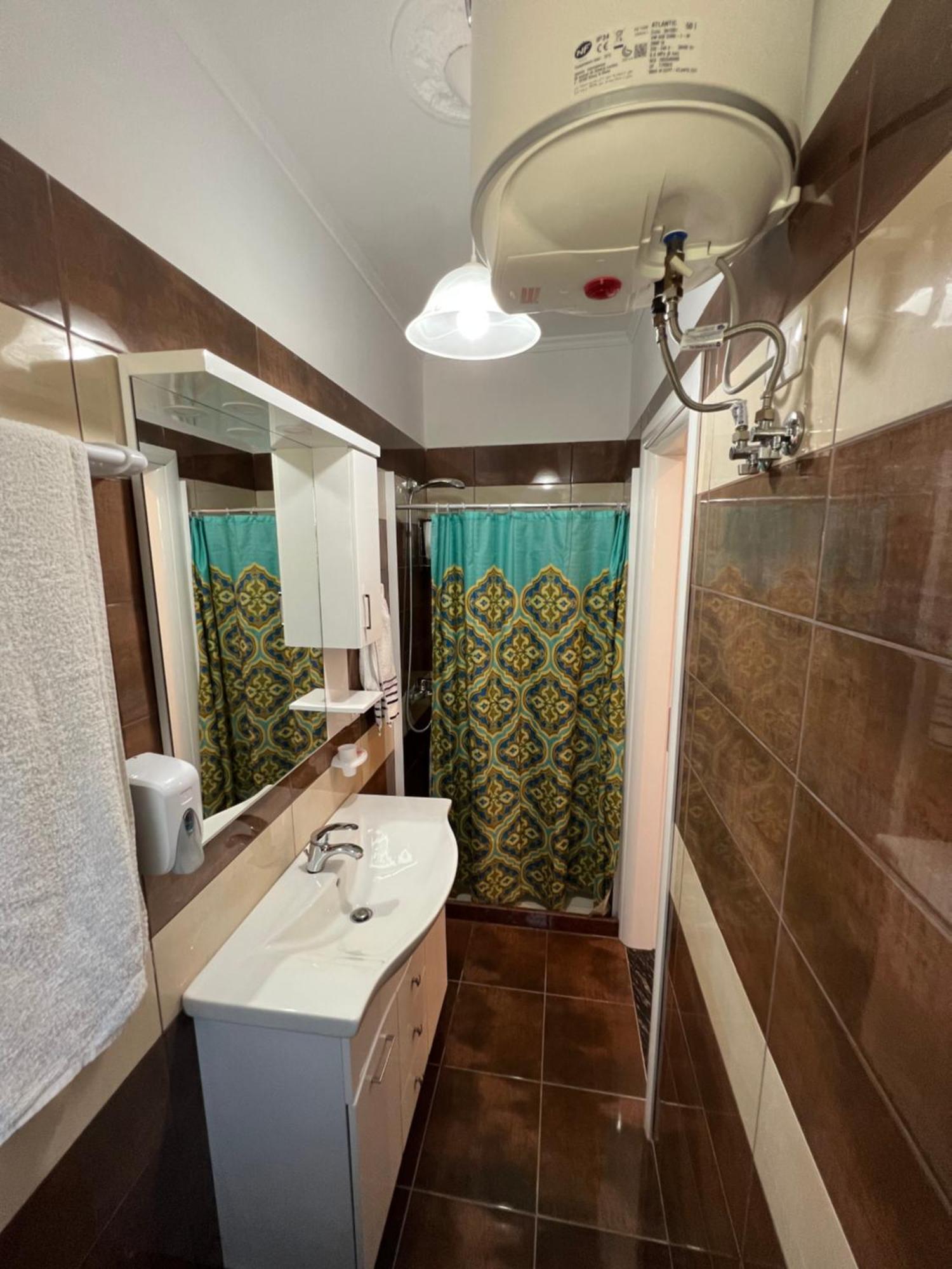 Adriatik Guesthouse เปอร์เมต ภายนอก รูปภาพ