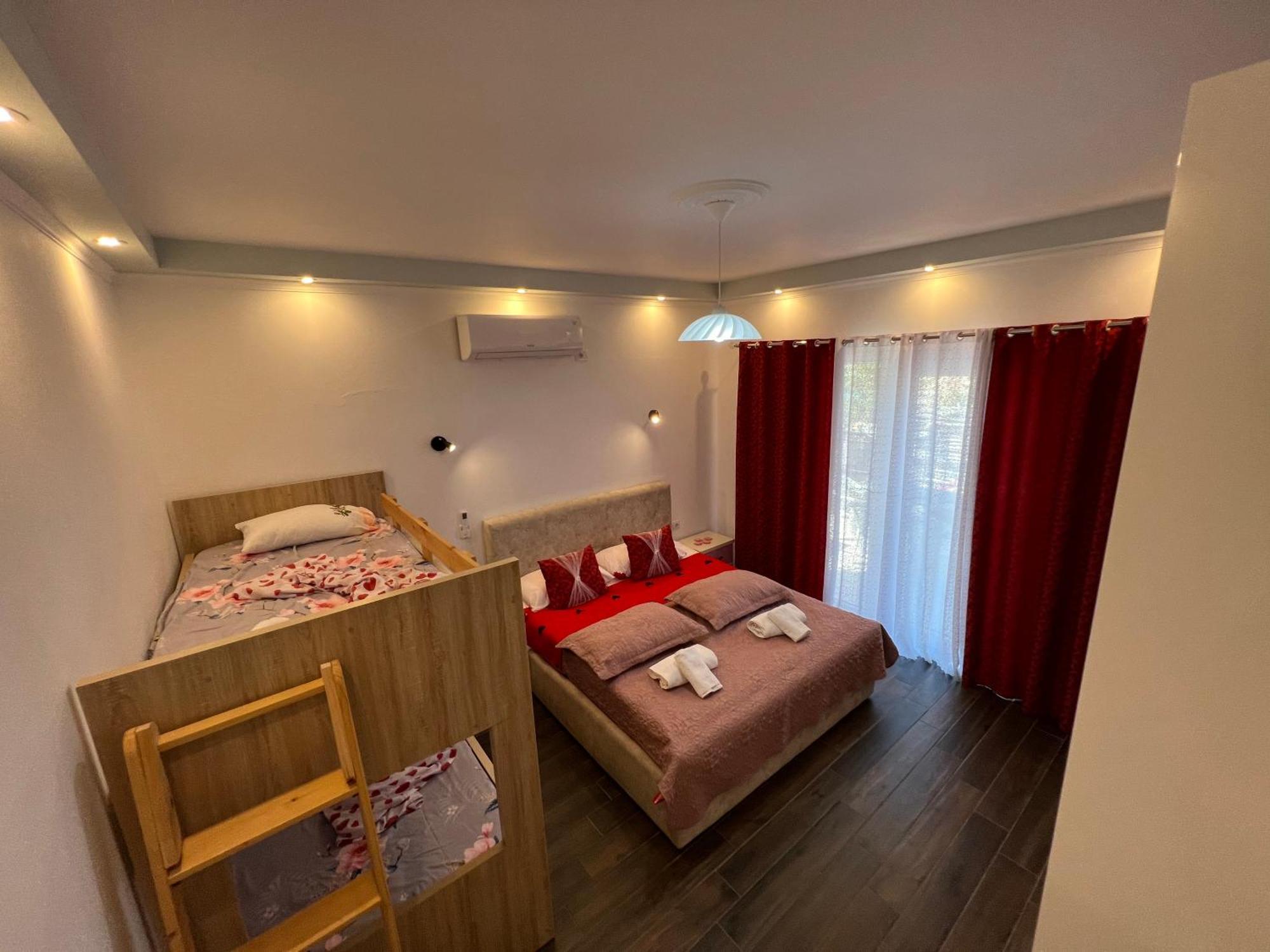 Adriatik Guesthouse เปอร์เมต ภายนอก รูปภาพ